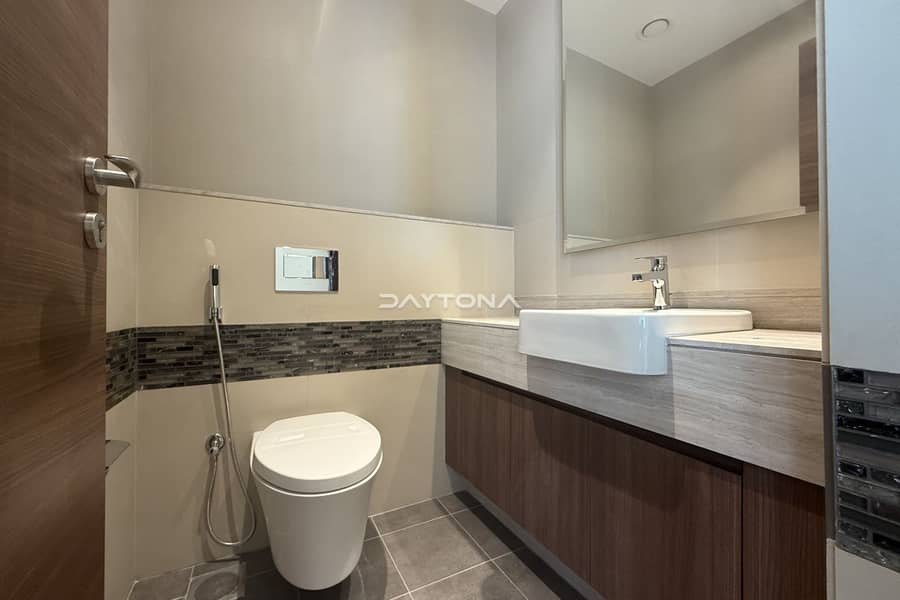 LUXURY FINISHING | CANAL VIEW | STUDY ROOM - Image 33