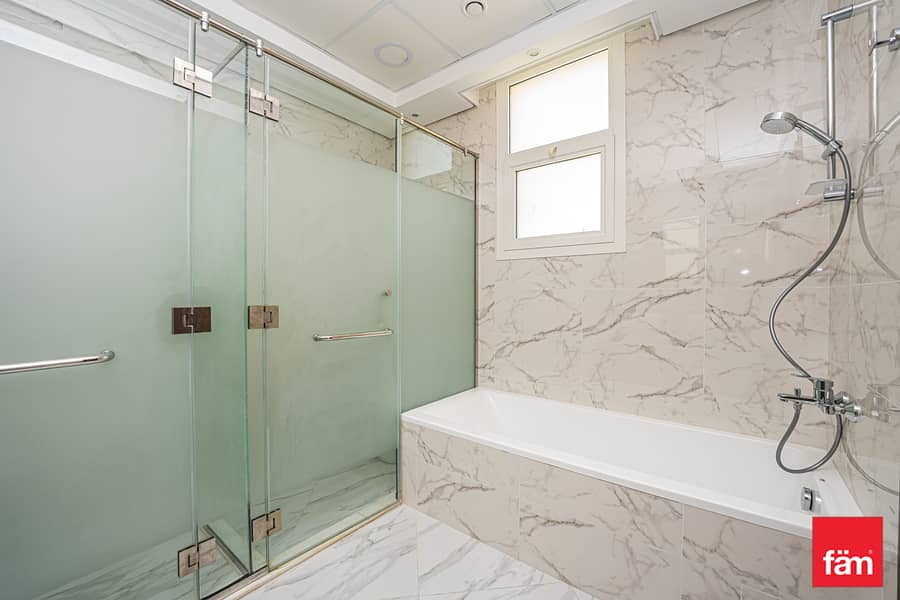 Unique Unit | En Suite | Immaculate Condition - Image 25