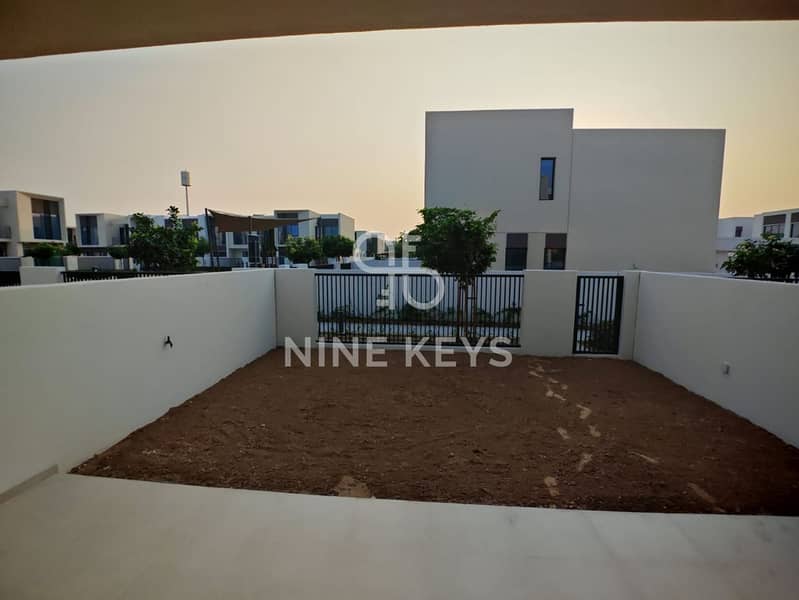 Palma Layout | Vacant | Near Park View | Modern Layout | 3BR + Maid | Single Row - Image 6