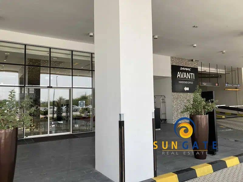 Fully Furnished , Located on the Park , Vacant Now - Image 12