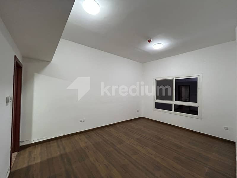 Premium Layout | Vacant | Closed Kitchen