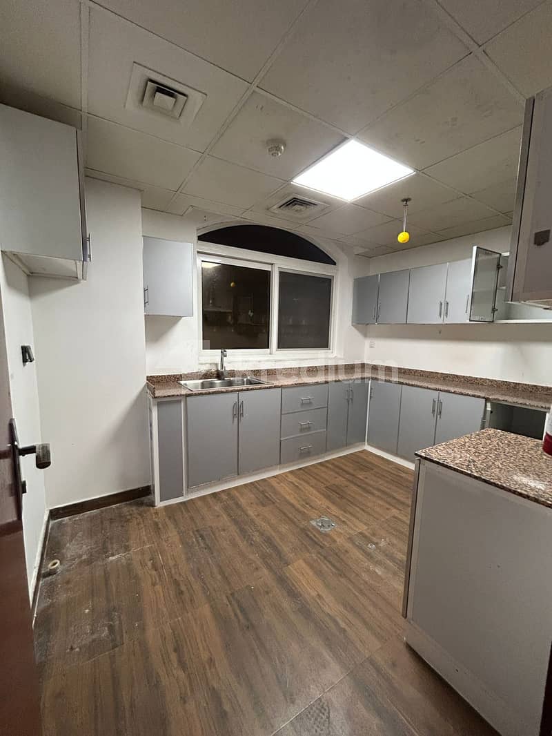 Premium Layout | Vacant | Closed Kitchen