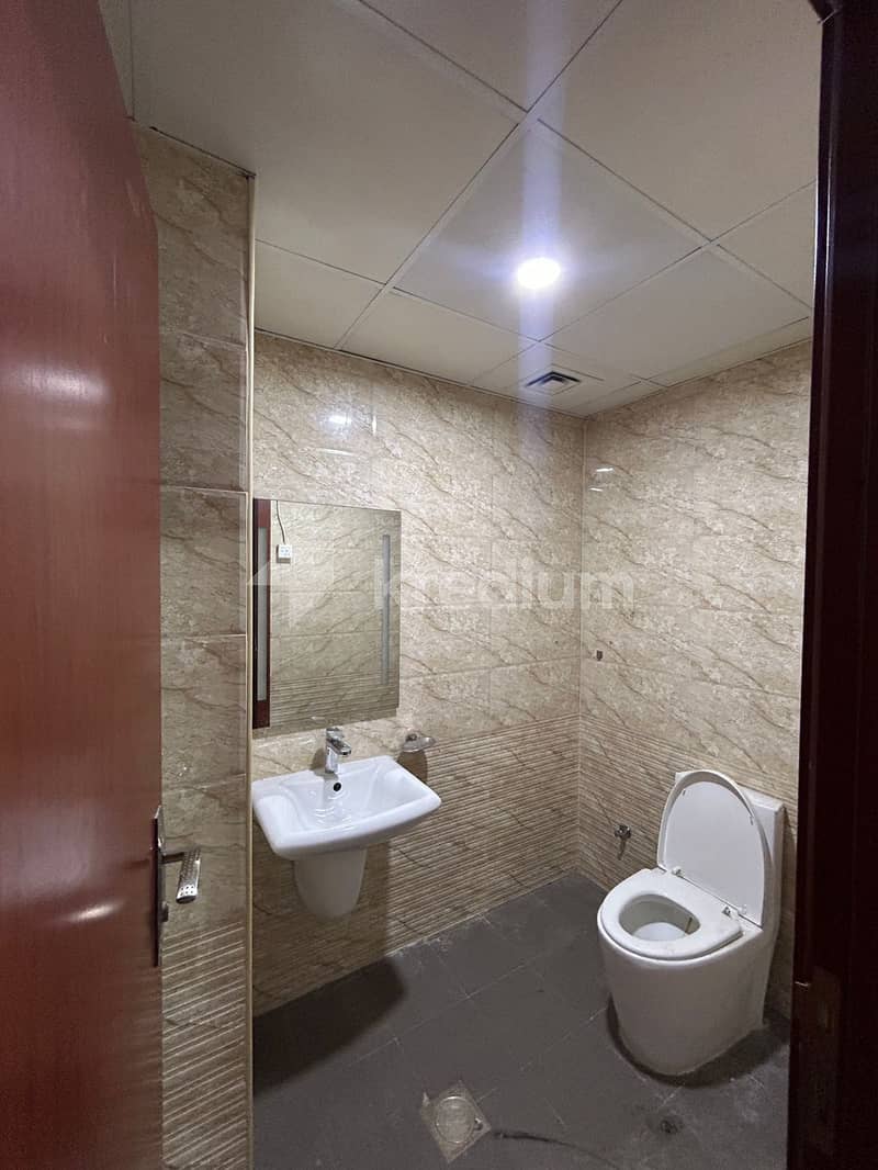 Premium Layout | Vacant | Closed Kitchen - Image 7