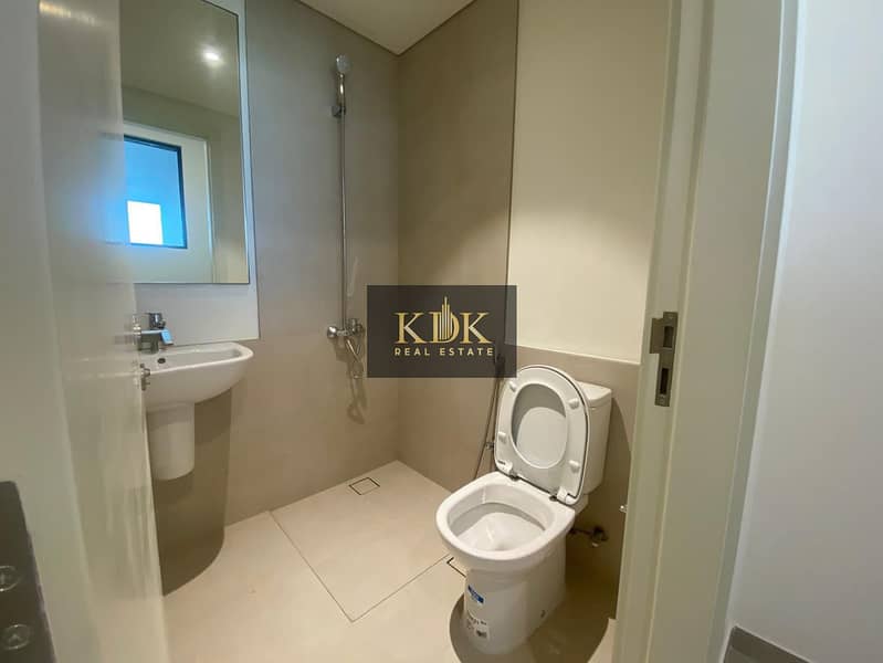 Park Facing | Prime Location | 4Br+Maid - Image 6