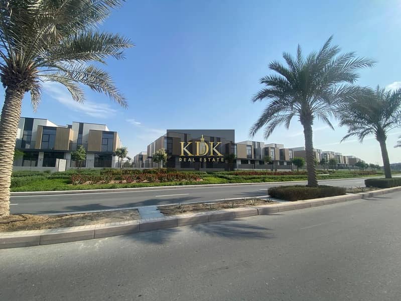 Park Facing | Prime Location | 4Br+Maid - Image 9