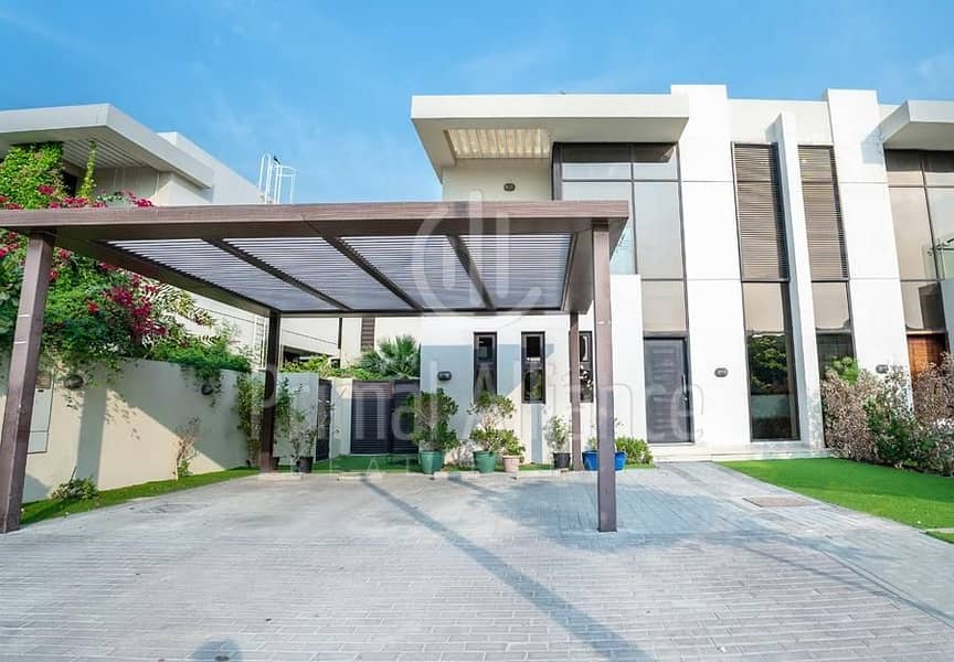 Vacant Now | Corner Unit | Maids Room