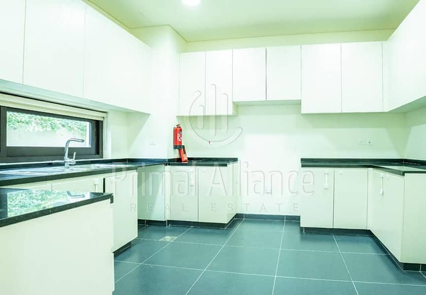 Vacant Now | Corner Unit | Maids Room