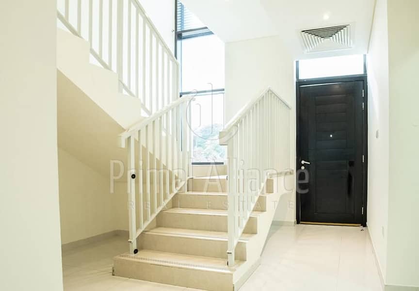 Vacant Now | Corner Unit | Maids Room