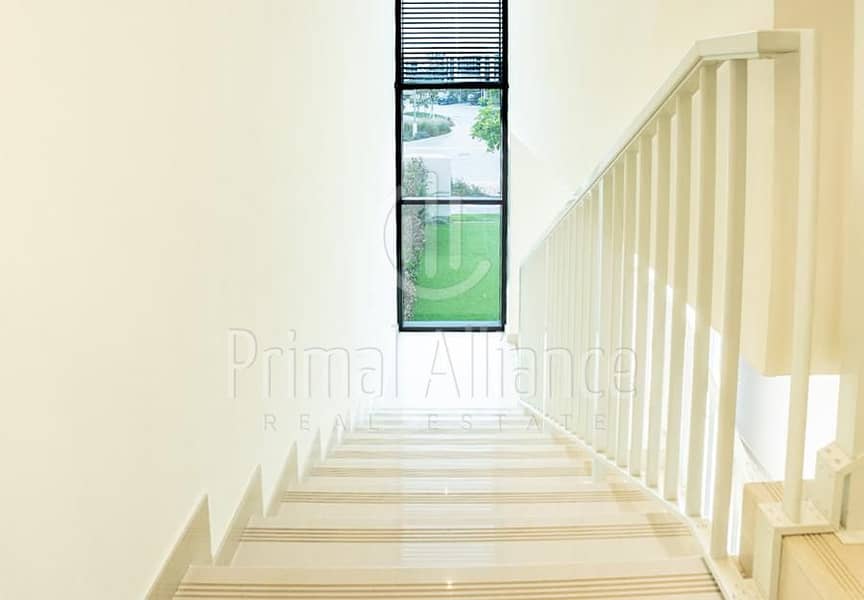 Vacant Now | Corner Unit | Maids Room