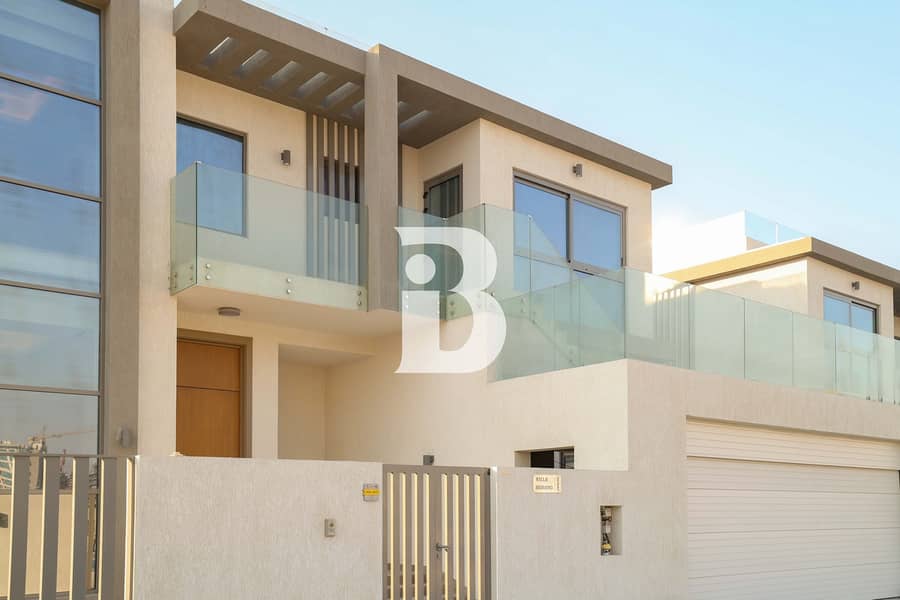 Rare Villa with Roof Top Access|Vacant and Ready