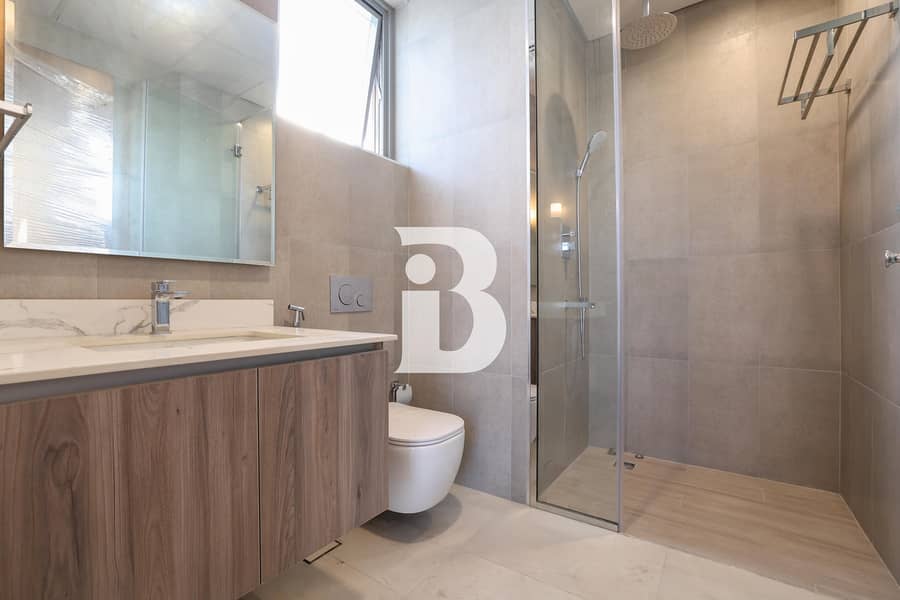 Rare Villa with Roof Top Access|Vacant and Ready - Image 11