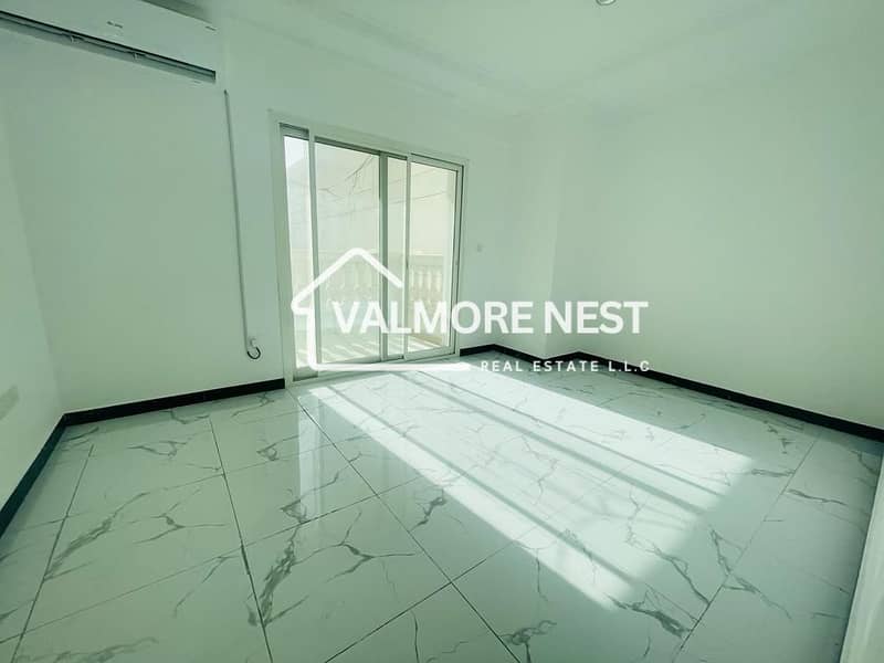 Bright & spacious unit with huge balcony I With great amenity I Ready to move