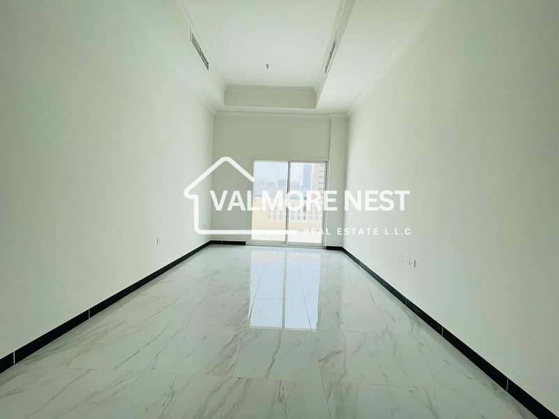 Bright & spacious unit with huge balcony I With great amenity I Ready to move