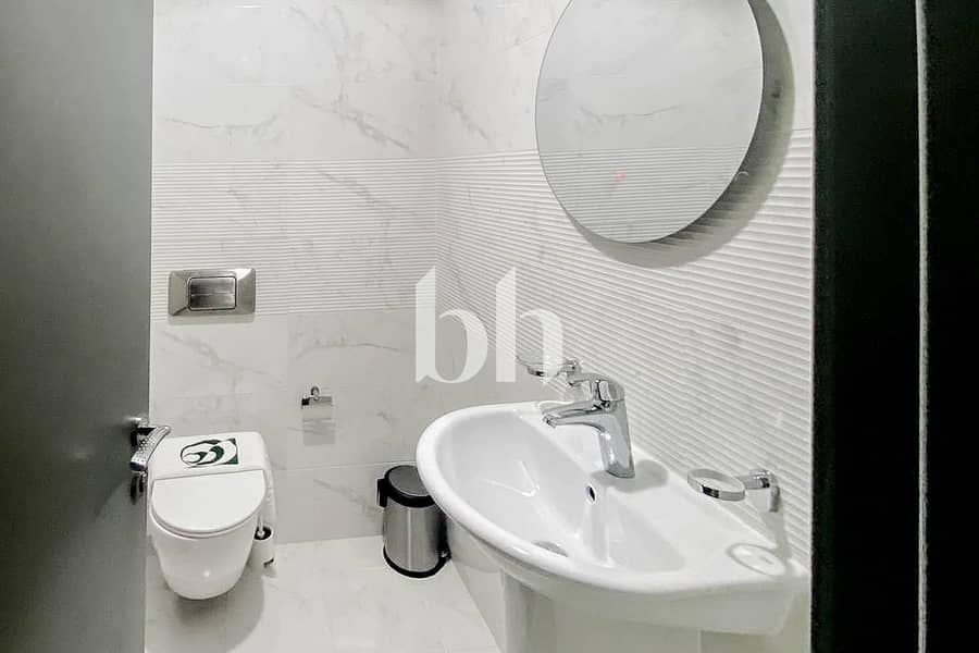 Fully Upgraded | Fully Furnished | Modern - Image 7