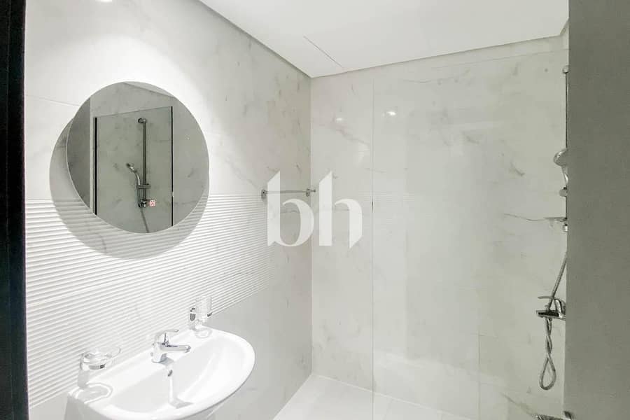 Fully Upgraded | Fully Furnished | Modern - Image 8