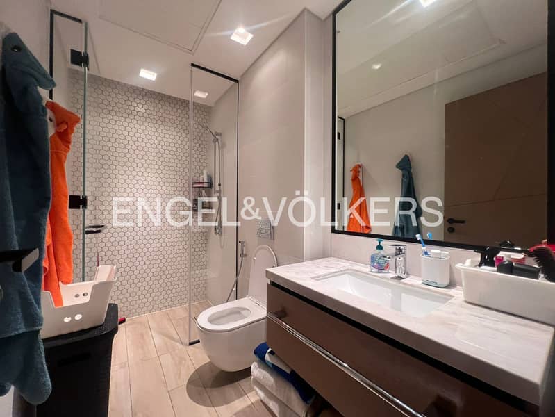 Vacant On Transfer | Furnished | Fully Upgraded - Image 17