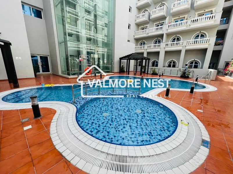 Bright & Elegant unit with closed kitchen I With great amenity I Best amenities