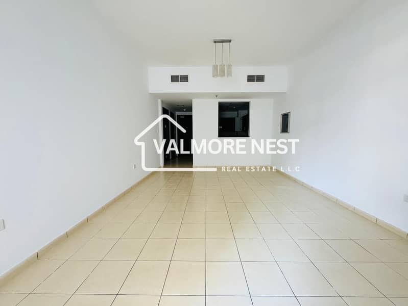 Bright & Elegant unit with closed kitchen I With great amenity I Best amenities