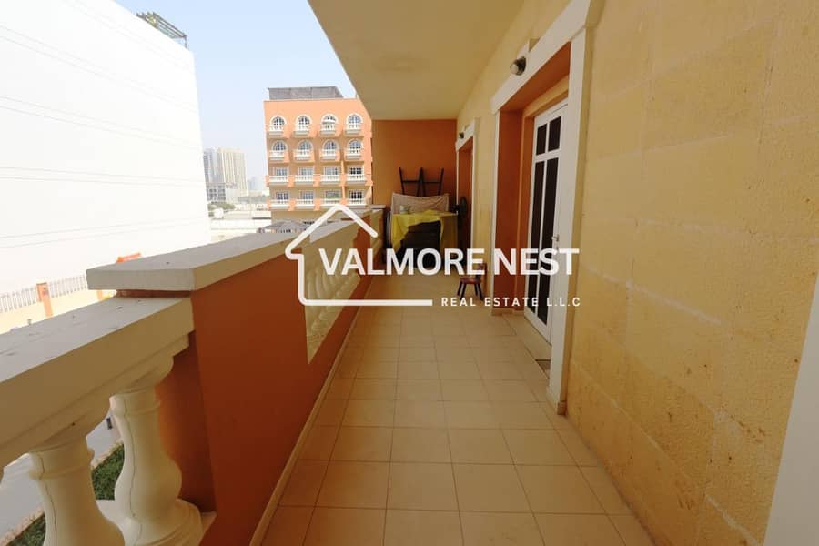 Bright & Elegant unit with closed kitchen I With great amenity I Best amenities