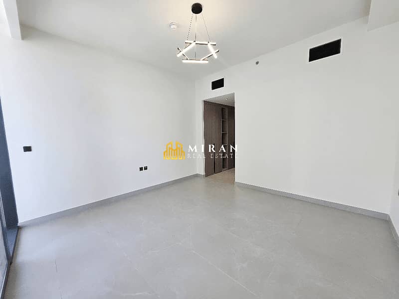 Near to Mall - Best Amenities - With Storage - Image 6