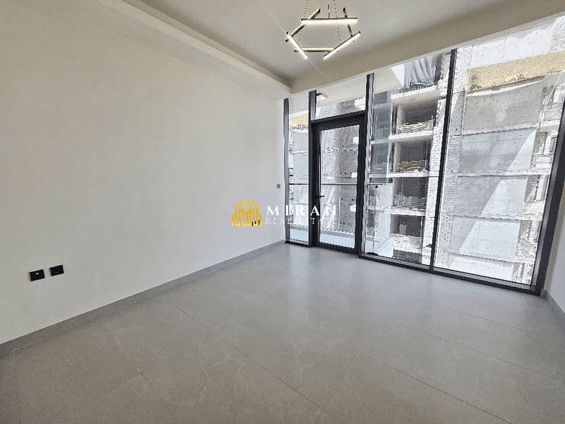 Near to Mall - Best Amenities - With Storage - Image 7