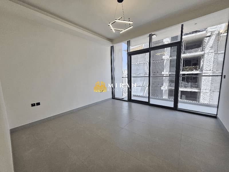 Near to Mall - Best Amenities - With Storage - Image 8