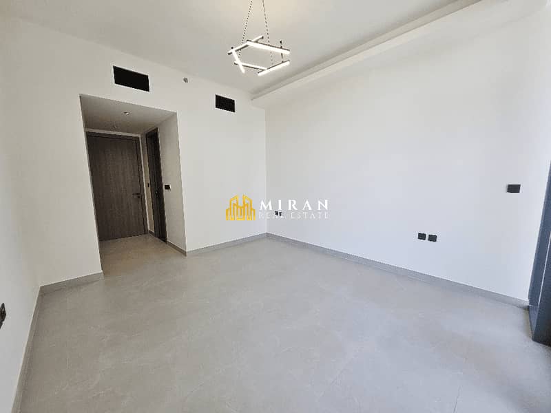 Near to Mall - Best Amenities - With Storage - Image 9