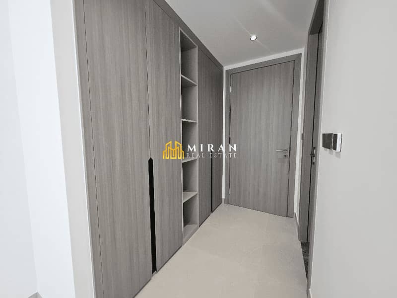 Near to Mall - Best Amenities - With Storage - Image 10