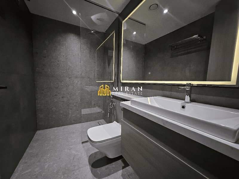 Near to Mall - Best Amenities - With Storage - Image 12