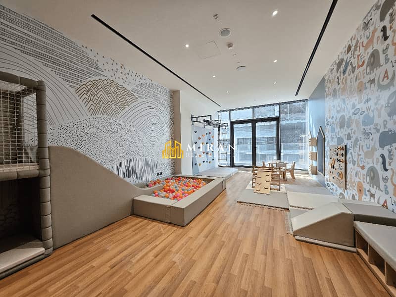 Near to Mall - Best Amenities - With Storage - Image 15