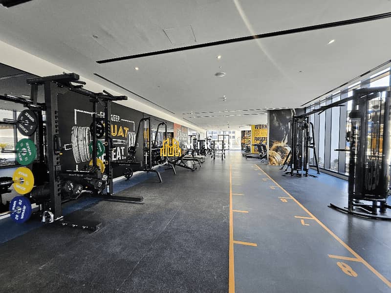 Near to Mall - Best Amenities - With Storage - Image 17