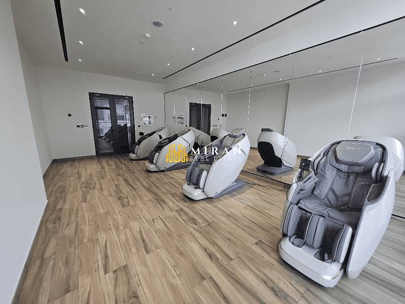 Near to Mall - Best Amenities - With Storage - Image 25