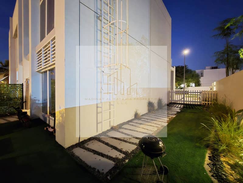 Spacious | Vacant | Single Row