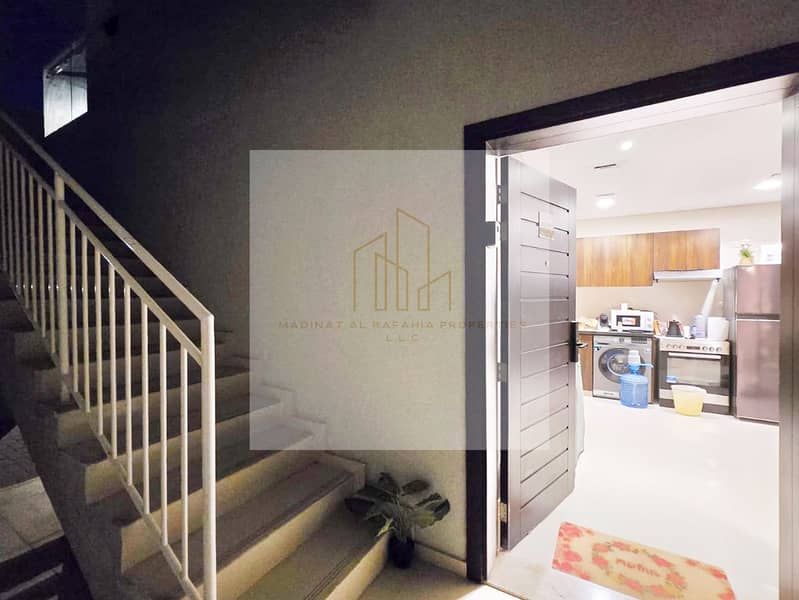 Spacious | Vacant | Single Row