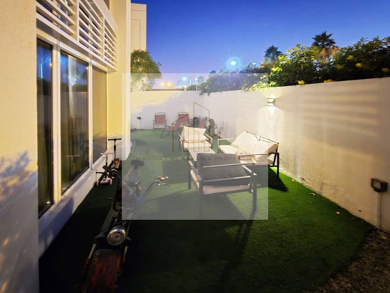 Spacious | Vacant | Single Row - Image 11