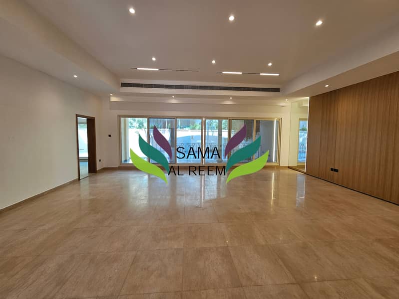 Refurbished | 5 Bed +Maid Villa | Jumeirah 3 | Garden