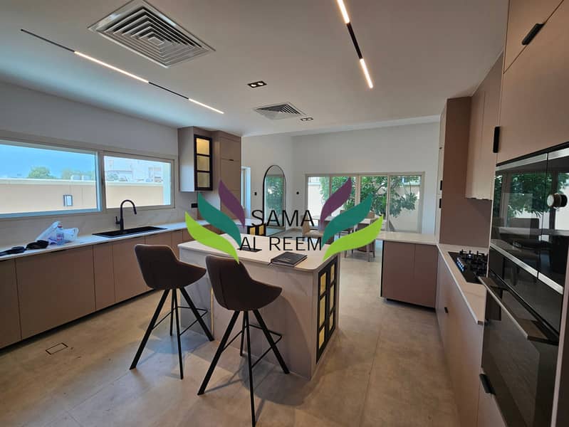 Refurbished | 5 Bed +Maid Villa | Jumeirah 3 | Garden