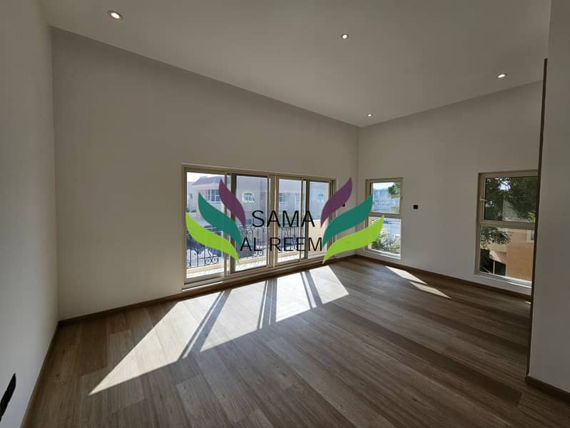 Refurbished | 5 Bed +Maid Villa | Jumeirah 3 | Garden - Image 10