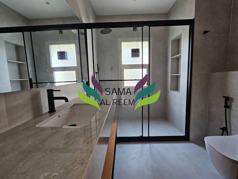 Refurbished | 5 Bed +Maid Villa | Jumeirah 3 | Garden - Image 13