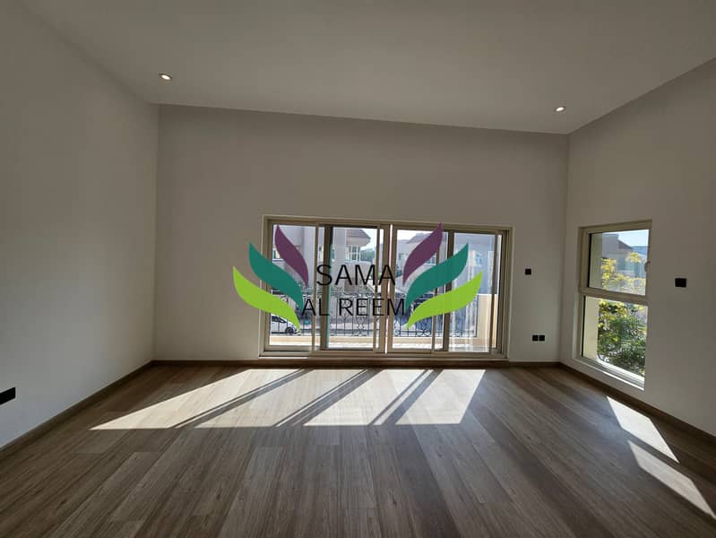 Refurbished | 5 Bed +Maid Villa | Jumeirah 3 | Garden - Image 14