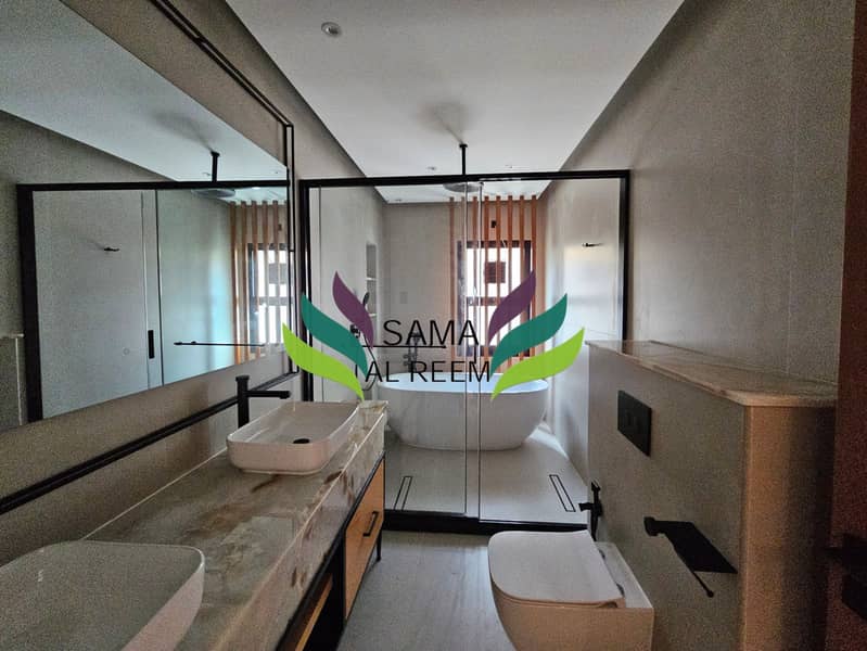 Refurbished | 5 Bed +Maid Villa | Jumeirah 3 | Garden - Image 15