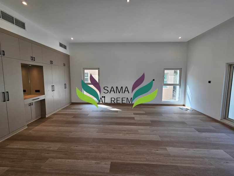 Refurbished | 5 Bed +Maid Villa | Jumeirah 3 | Garden - Image 16