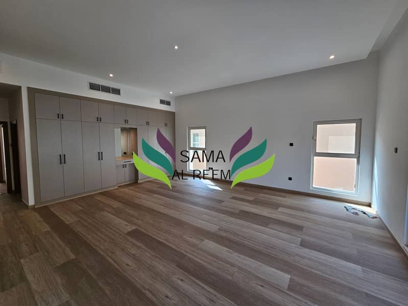 Refurbished | 5 Bed +Maid Villa | Jumeirah 3 | Garden - Image 17