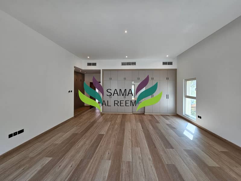 Refurbished | 5 Bed +Maid Villa | Jumeirah 3 | Garden - Image 18