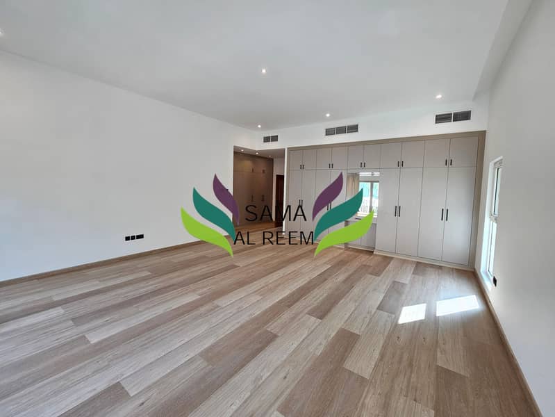 Refurbished | 5 Bed +Maid Villa | Jumeirah 3 | Garden - Image 20