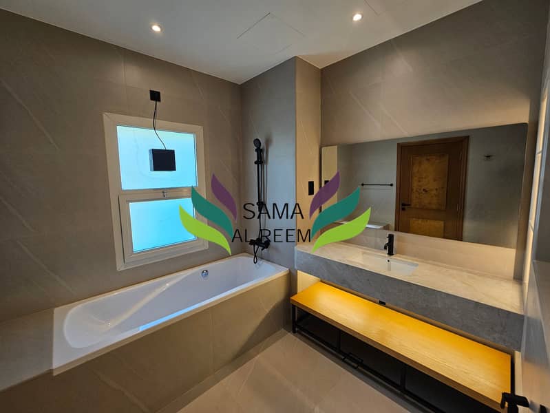 Refurbished | 5 Bed +Maid Villa | Jumeirah 3 | Garden - Image 23