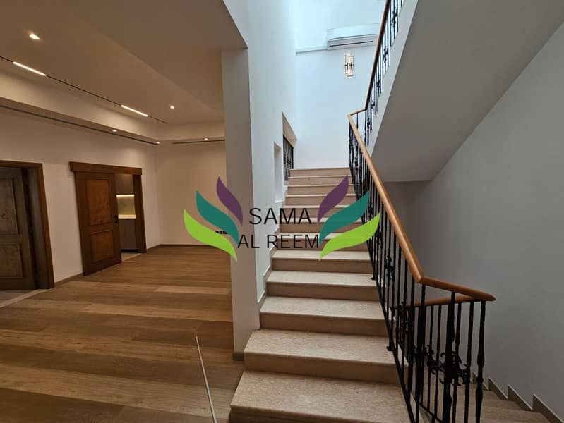 Refurbished | 5 Bed +Maid Villa | Jumeirah 3 | Garden - Image 25