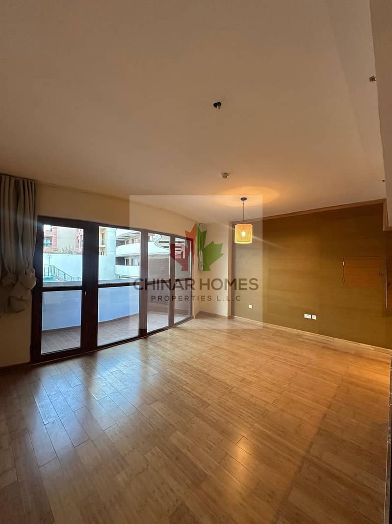 Spacious 2 Bedroom | 1,388 Sqft | With Garden | Luxury Wood Theme - Image 8