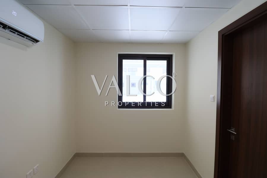 Vacant | Single Row | Middle Unit - Image 9