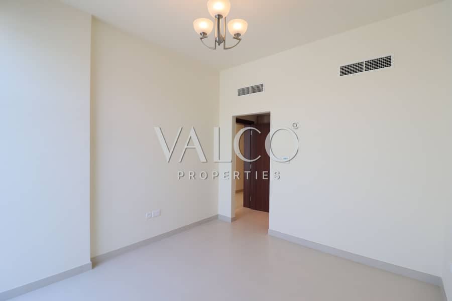 Vacant | Single Row | Middle Unit - Image 12